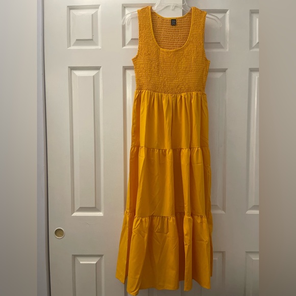 Dresses & Skirts - Cute Maxi Dress!